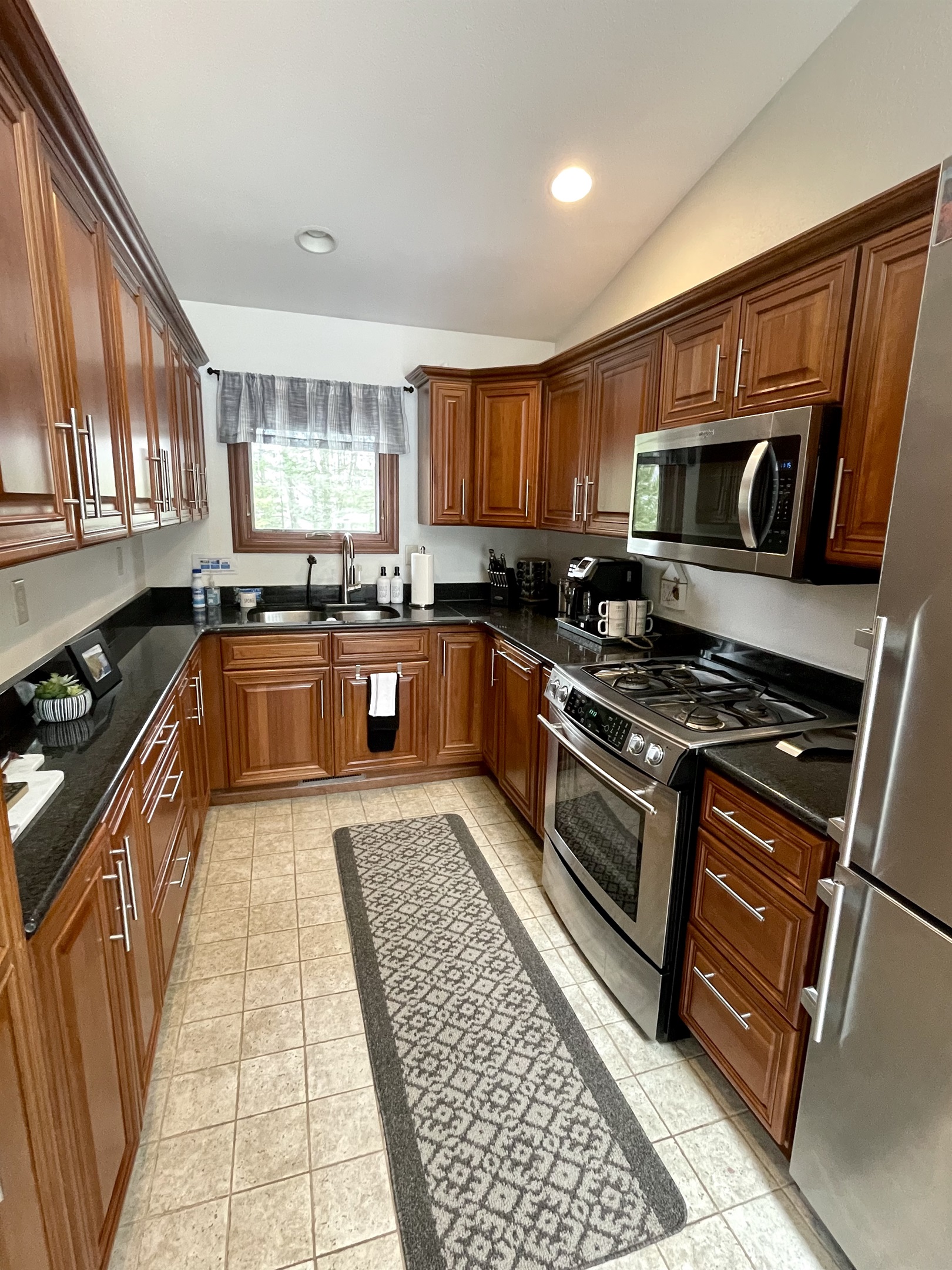 Full stocked with Large full kitchen granite countertops, stainless steel appliances, oven, dishwasher, toaster, electric skillet 