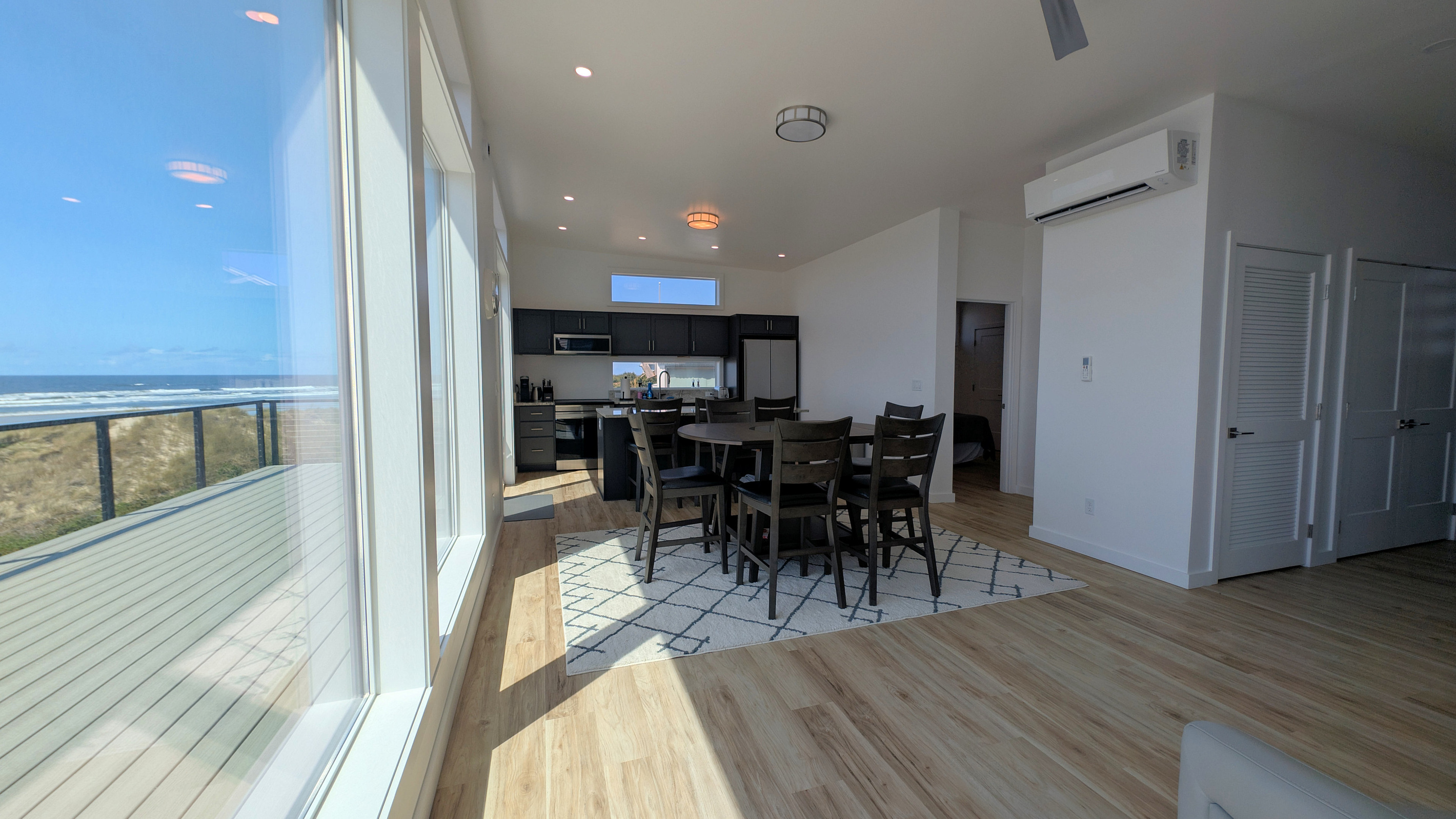 Dining & deck