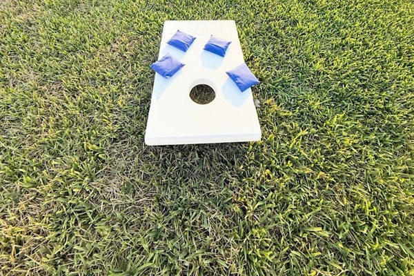 yard games - corn hole