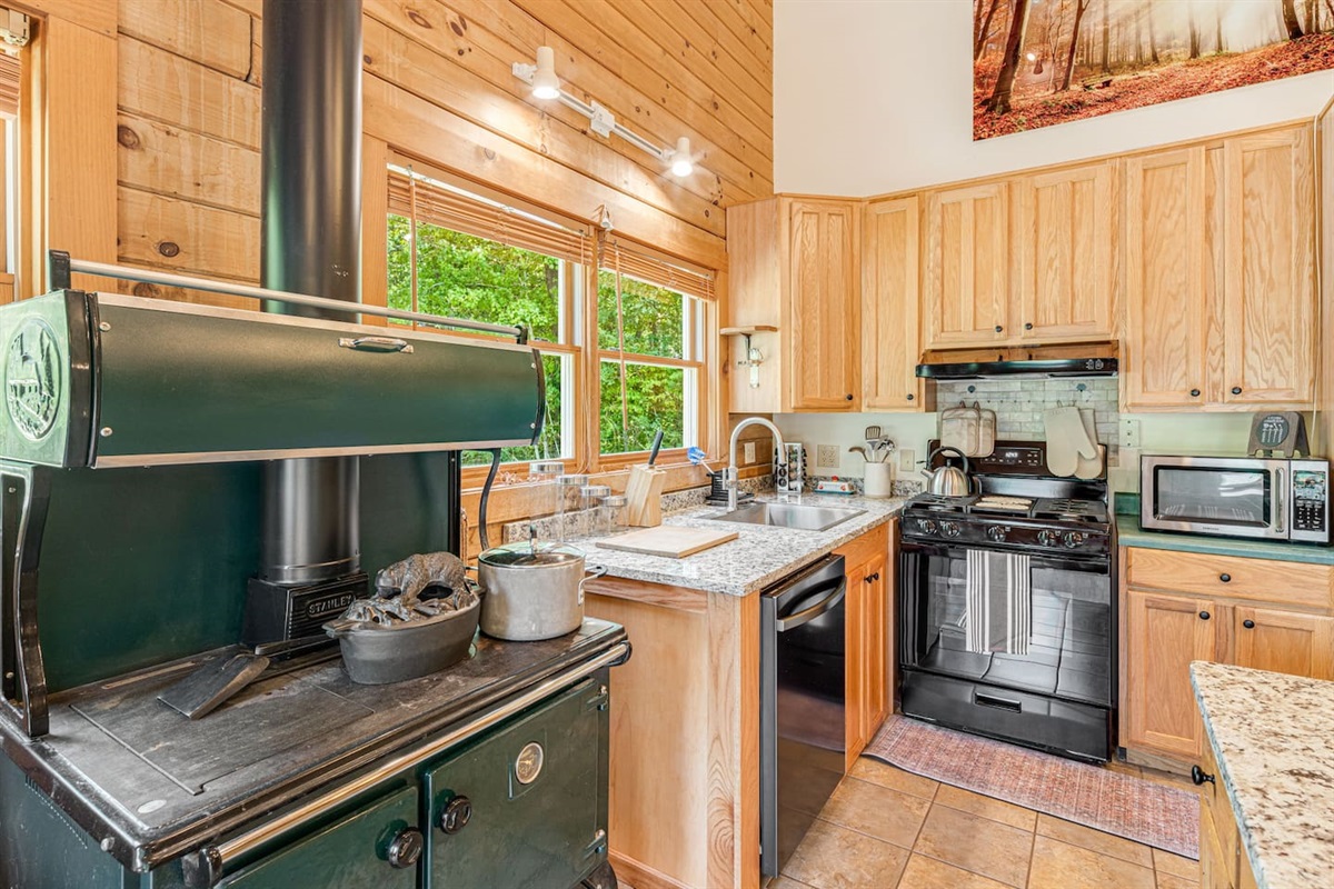 Brew a fresh cup of coffee, gather around the island for breakfast, or cook a delicious meal surrounded by the beauty of nature