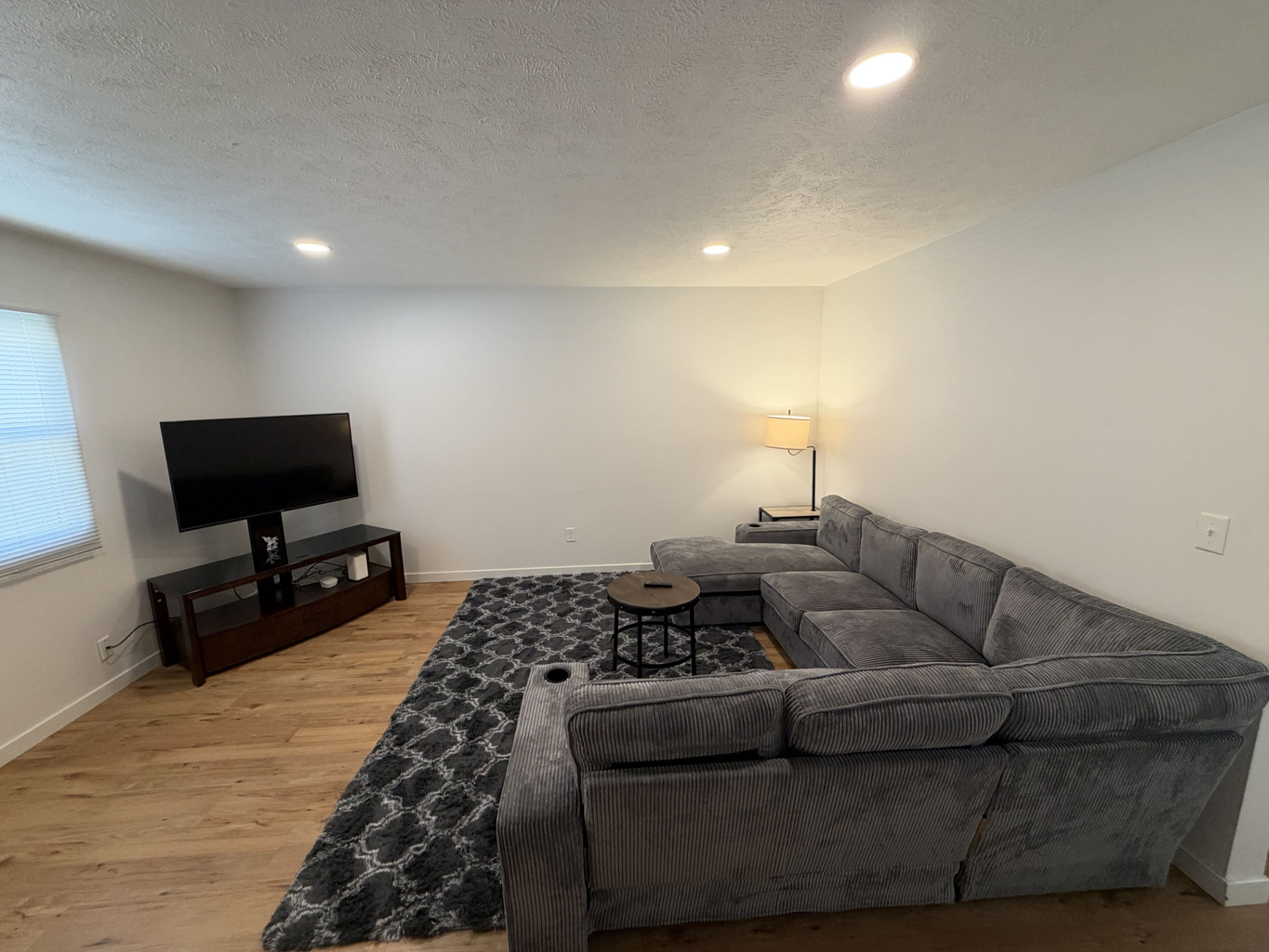 Living room with 50" tv