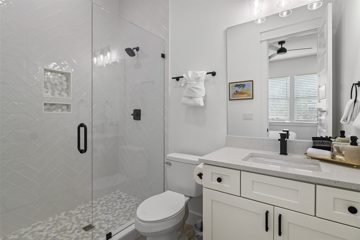 Bathroom # 7: Private Bath (Third Floor)
