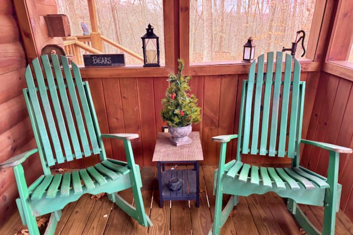 Enjoy holiday decorations on the front porch too!
