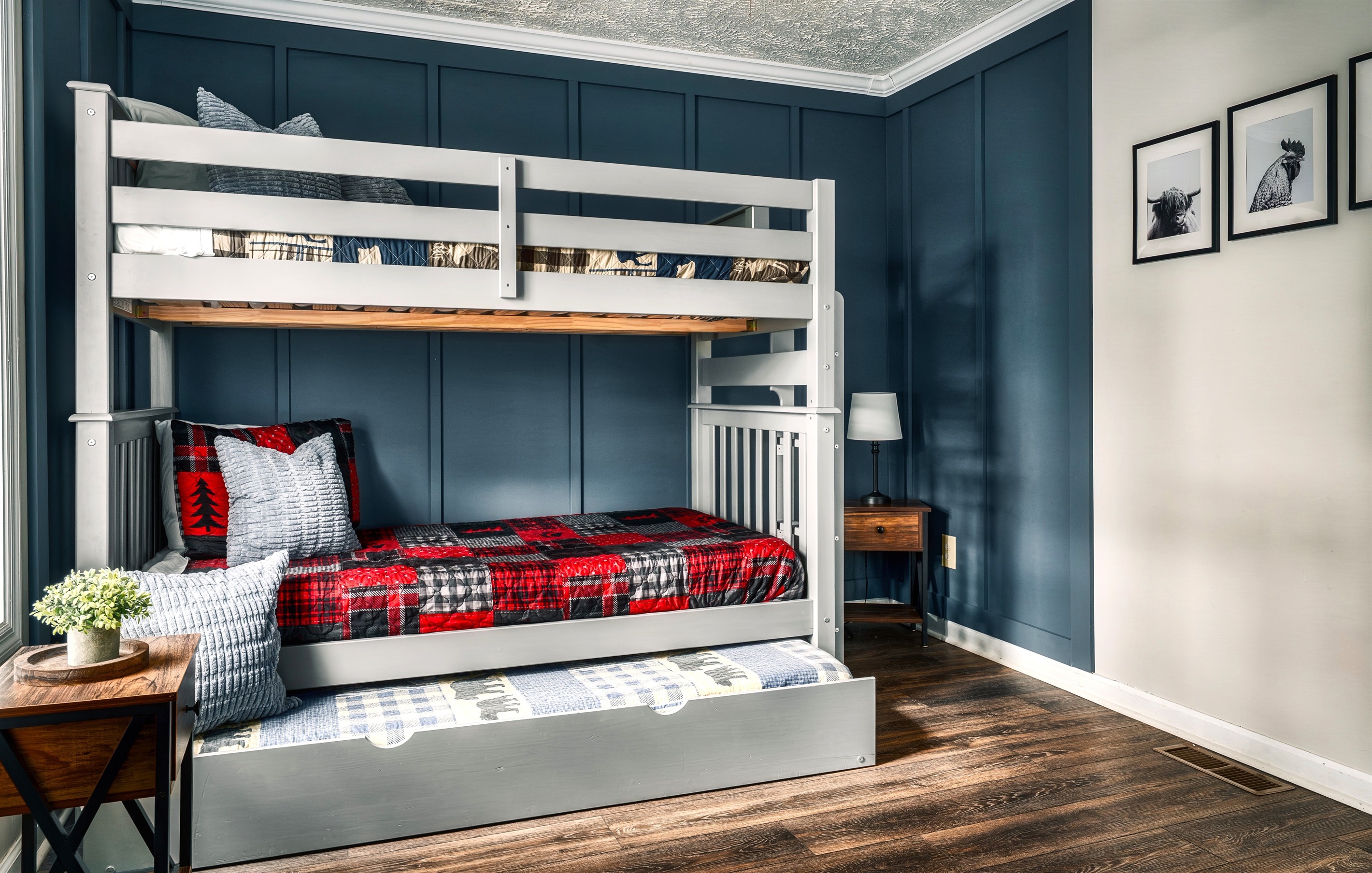 This is a different angle of the secondary bedroom in the main floor - Sleeps 3.