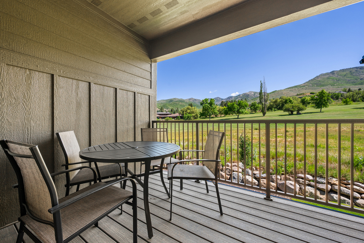 Enjoy dinner outdoors with sweeping views of the golf course and surrounding peaks.