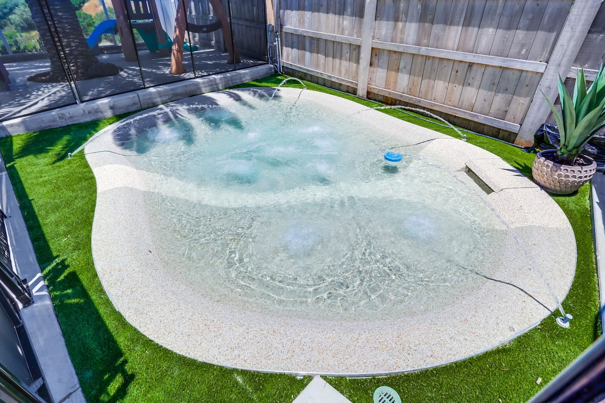 Kids Pool/ SPLASHPAD