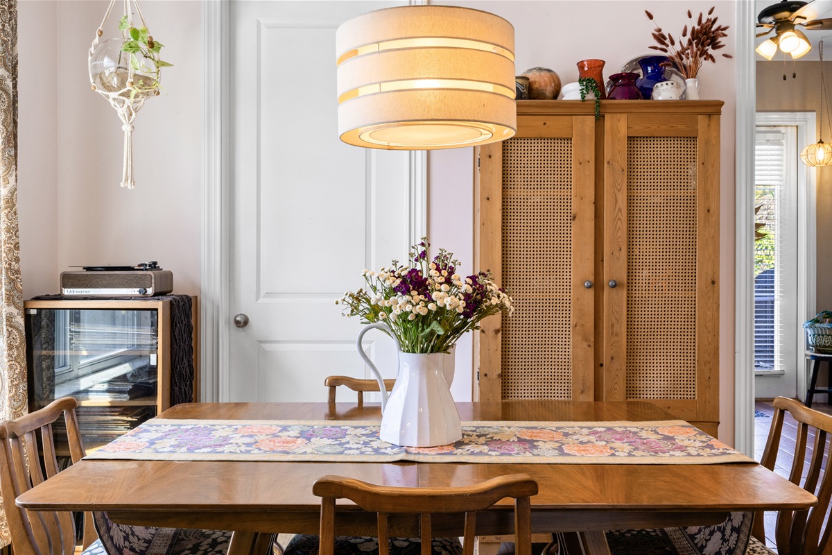 Cozy Dining Room with Warm Natural Accents