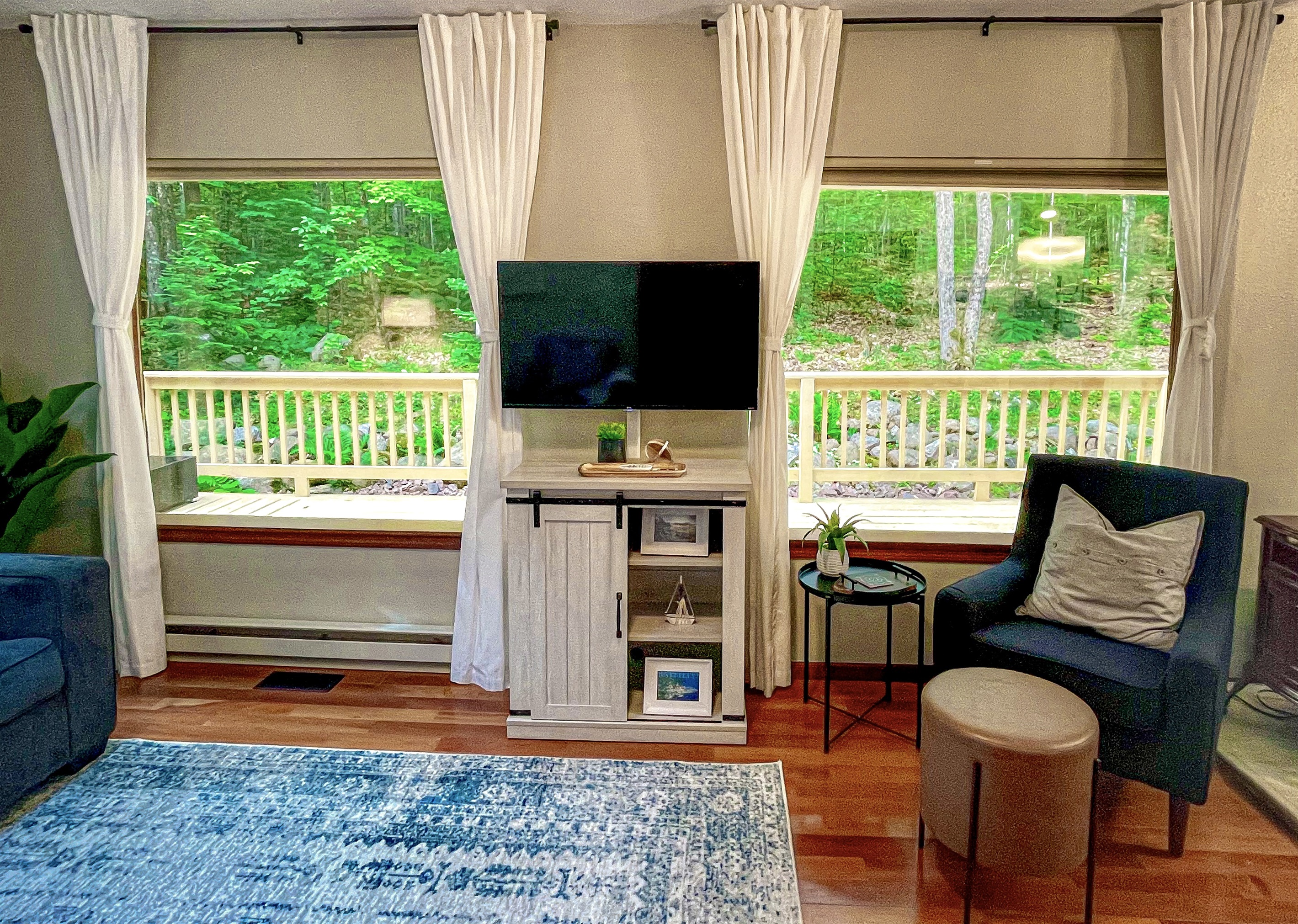 Two huge panoramic mirror reflective double windows view out of living room. You can see out mirror reflective means you can’t see in from outside! 