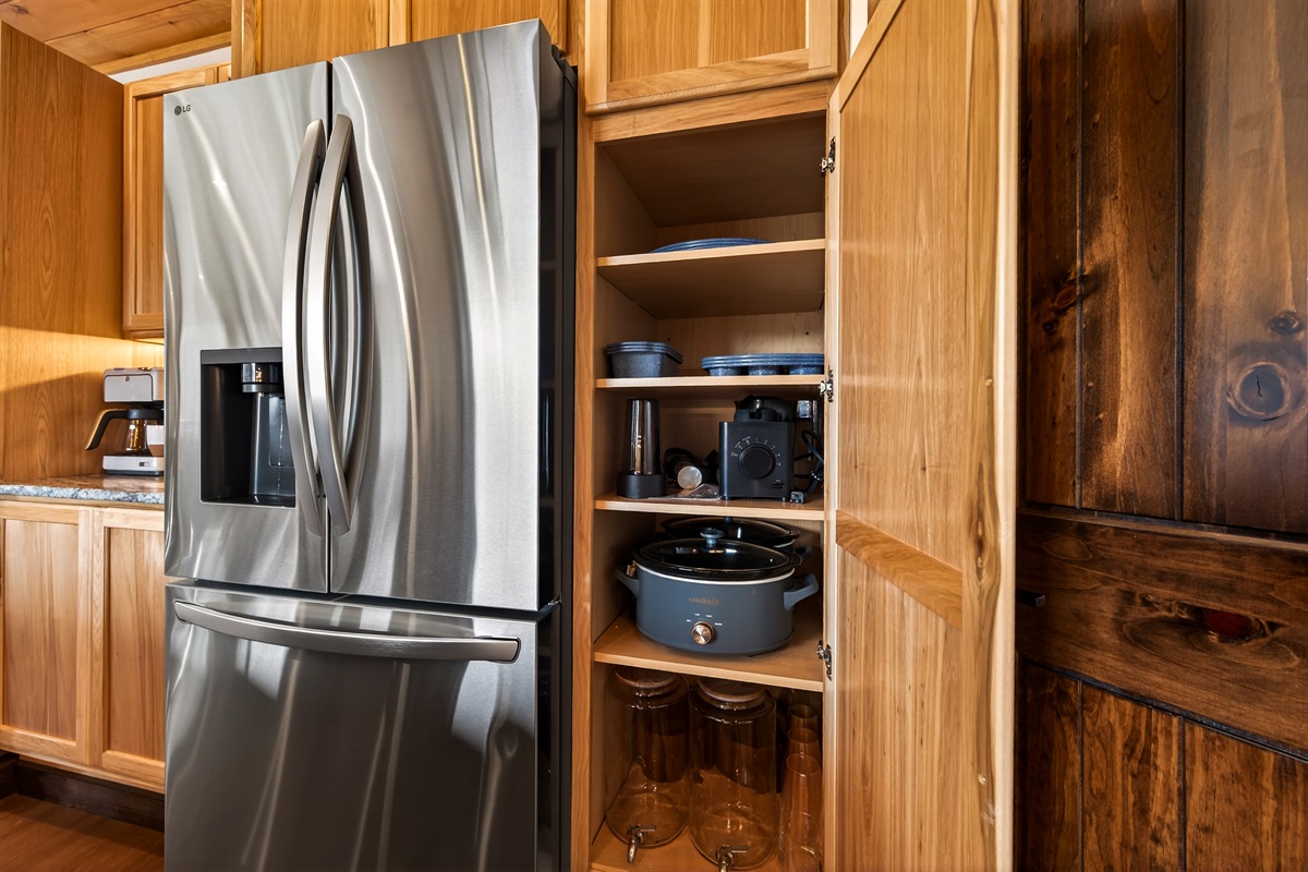 Fully Stocked kitchen for hosting large groups. 2 Crock pots, 2 large drink dispensers, a sous vide. Every kind of pan you need for baking - cupcakes, loaf pans, pizza - and more! Kitchen also has a Kitchen Aid Food Processor. 