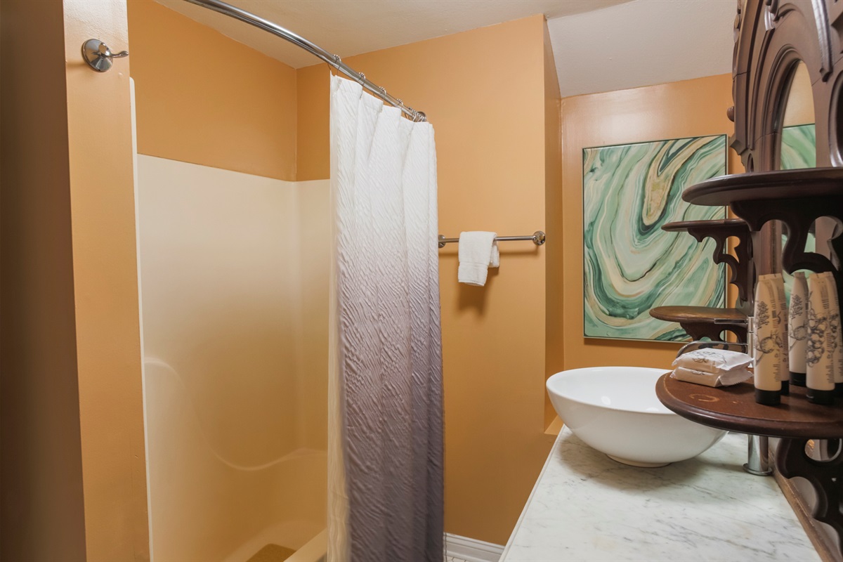 Unwind with the comfort of a full tub and shower combo—ideal for both quick rinses and long soaks.