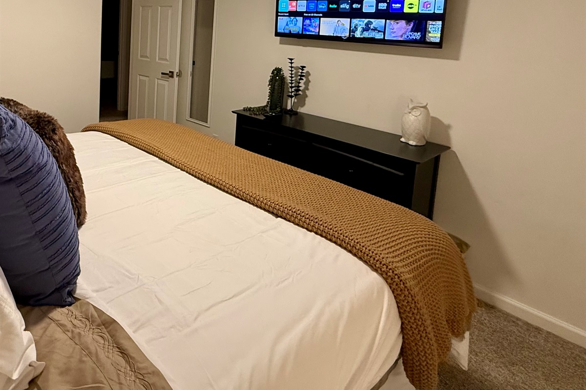 Bedroom 3: New Smart TV 