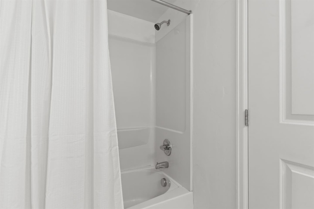 Bathroom #2 - Tub/Shower Combo 