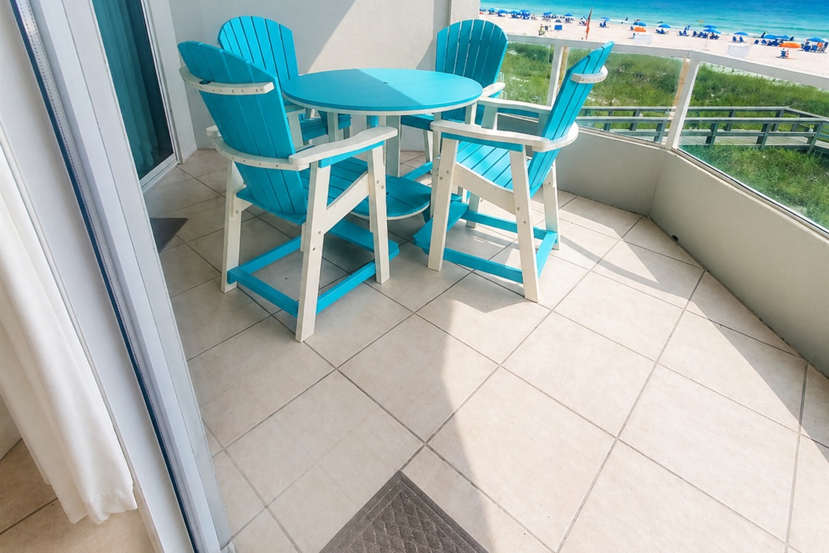 Beachside balcony with a table with 4 chairs and an AMAZING Gulf view!