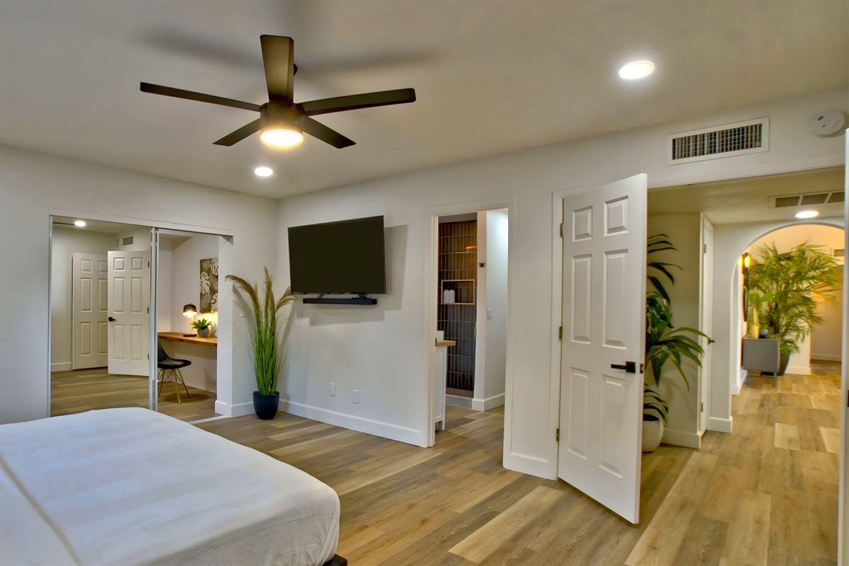 Primary suite with king-size bed