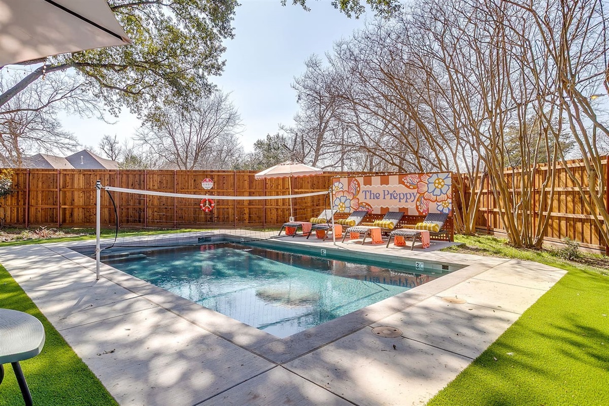 Sport pool with optional volleyball net setup