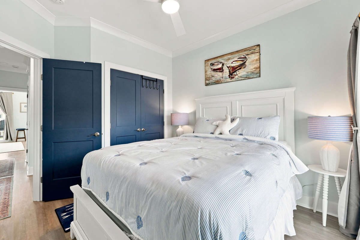 A peaceful guest bedroom with a queen bed, nautical-inspired d&eacute;cor, and a calming coastal design perfect for a restful stay