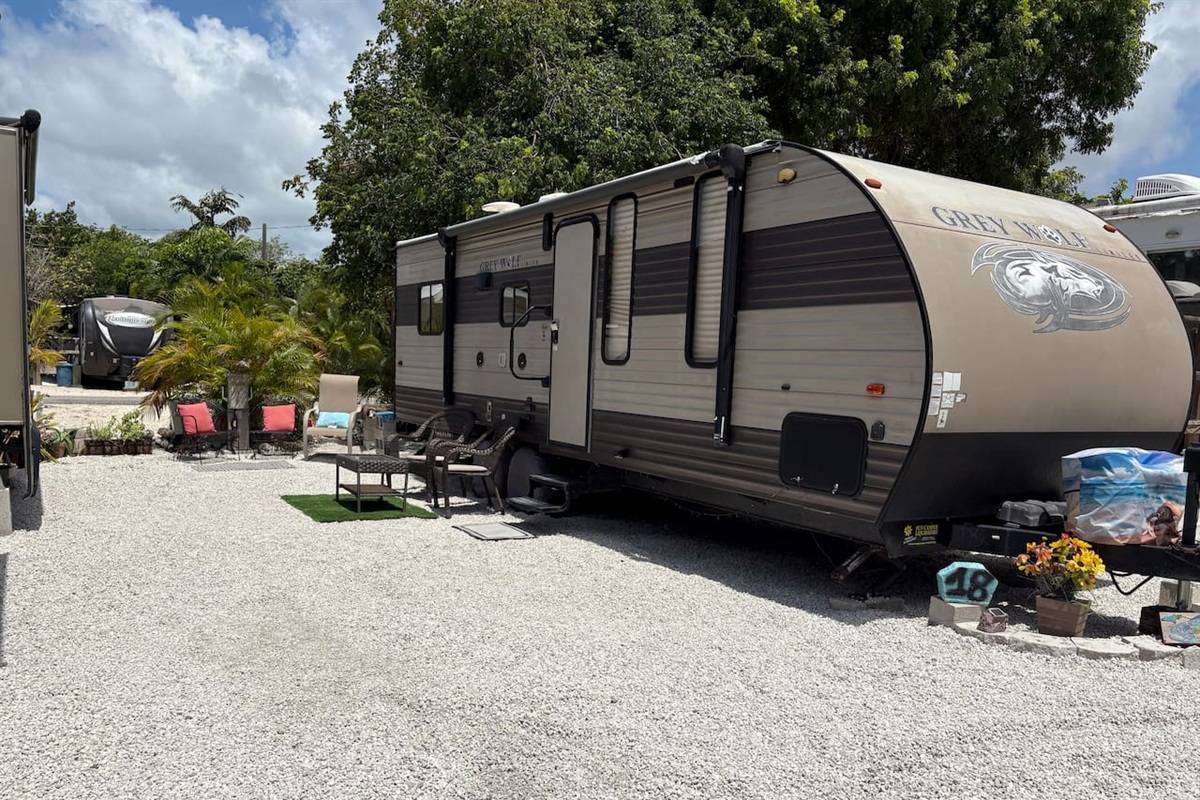 RV In the Keys provides parking and outside seating for 4.