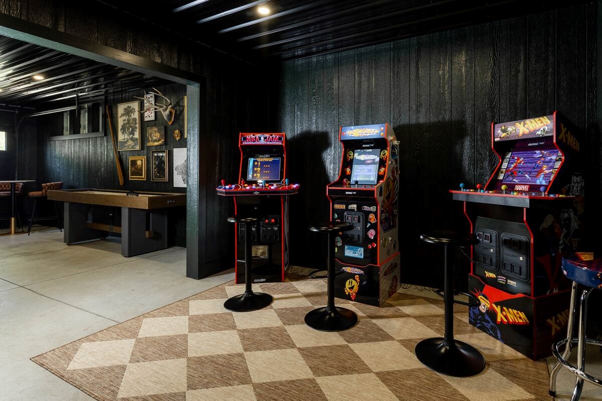 Game Room (Foosball, Arcade Games, Shuffleboard)
