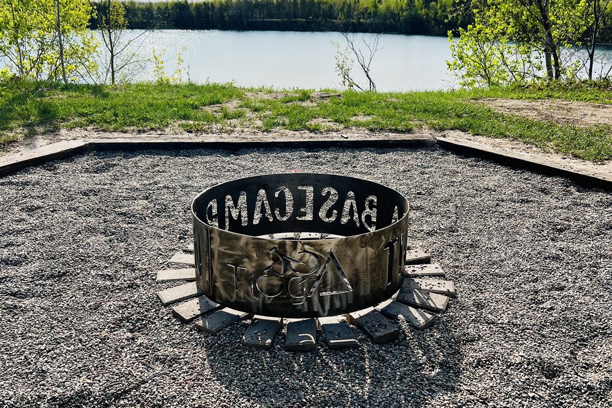 Fire pit with a view! Firewood is inlcuded!