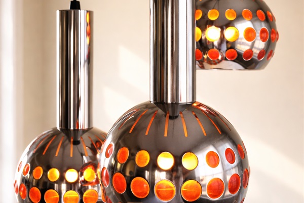 Sputnik lamps in the dining area