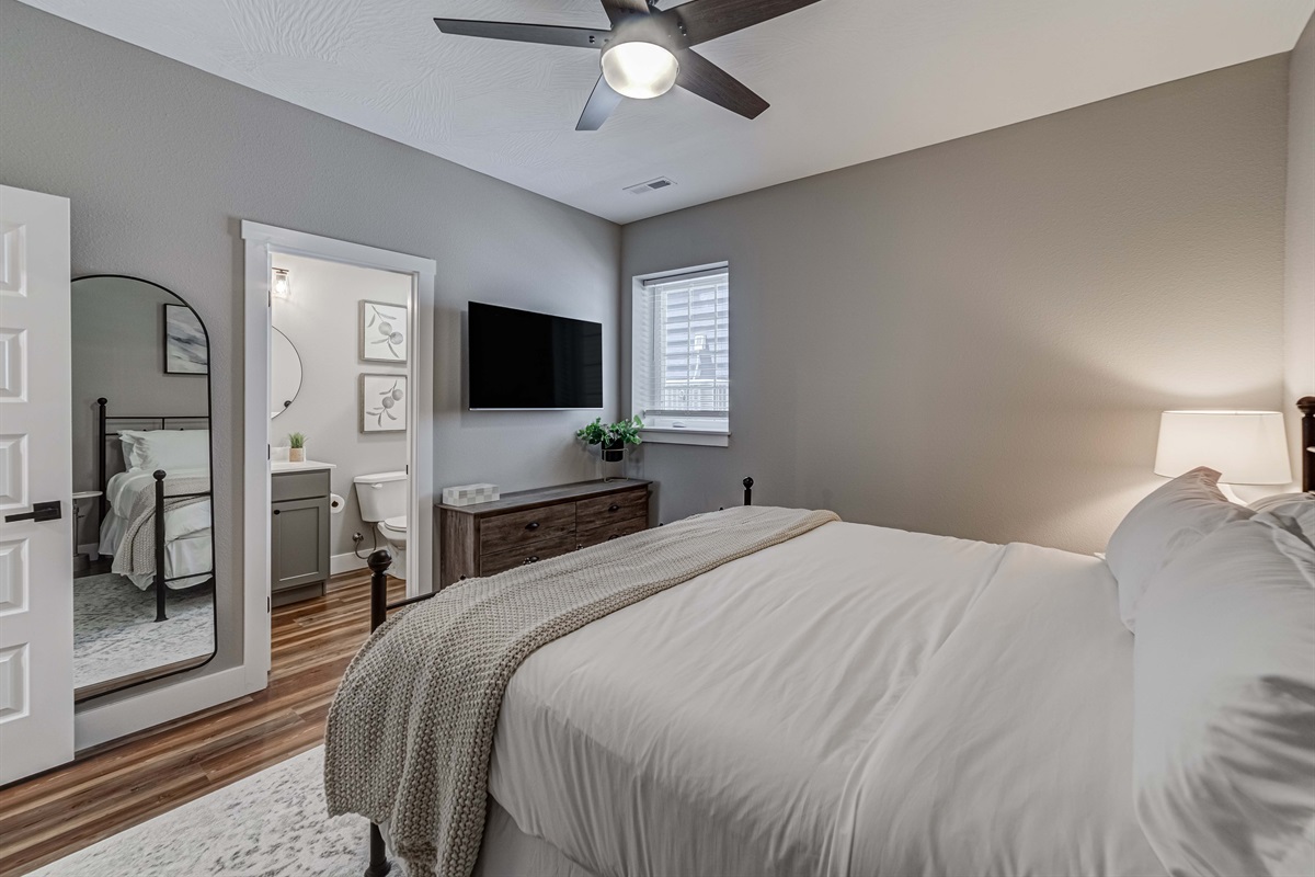 Lower level King #6 with ensuite bathroom