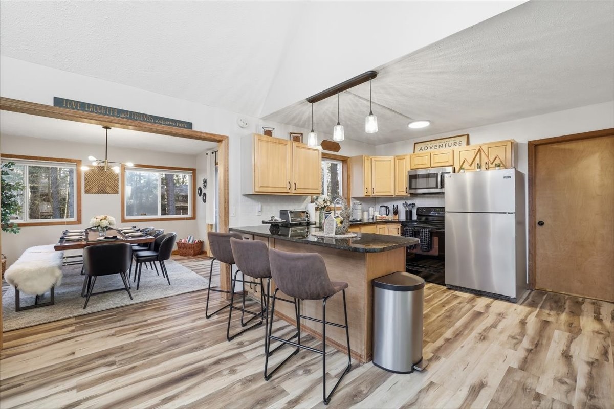 An open space designed for slow mornings and good conversation, fully stocked and ready for whatever you feel like cooking