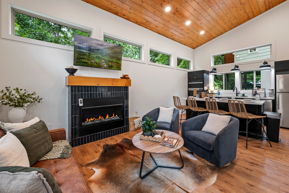 Living space had everything you need! Watch TV, reconnect, or plan out the day's fun activities while you get a meal ready in the kitchen. 