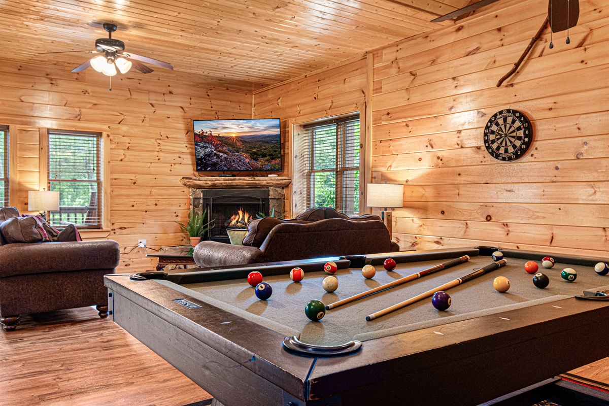 Unwind with pool, darts, and a warm fire—perfect for fun-filled evenings!