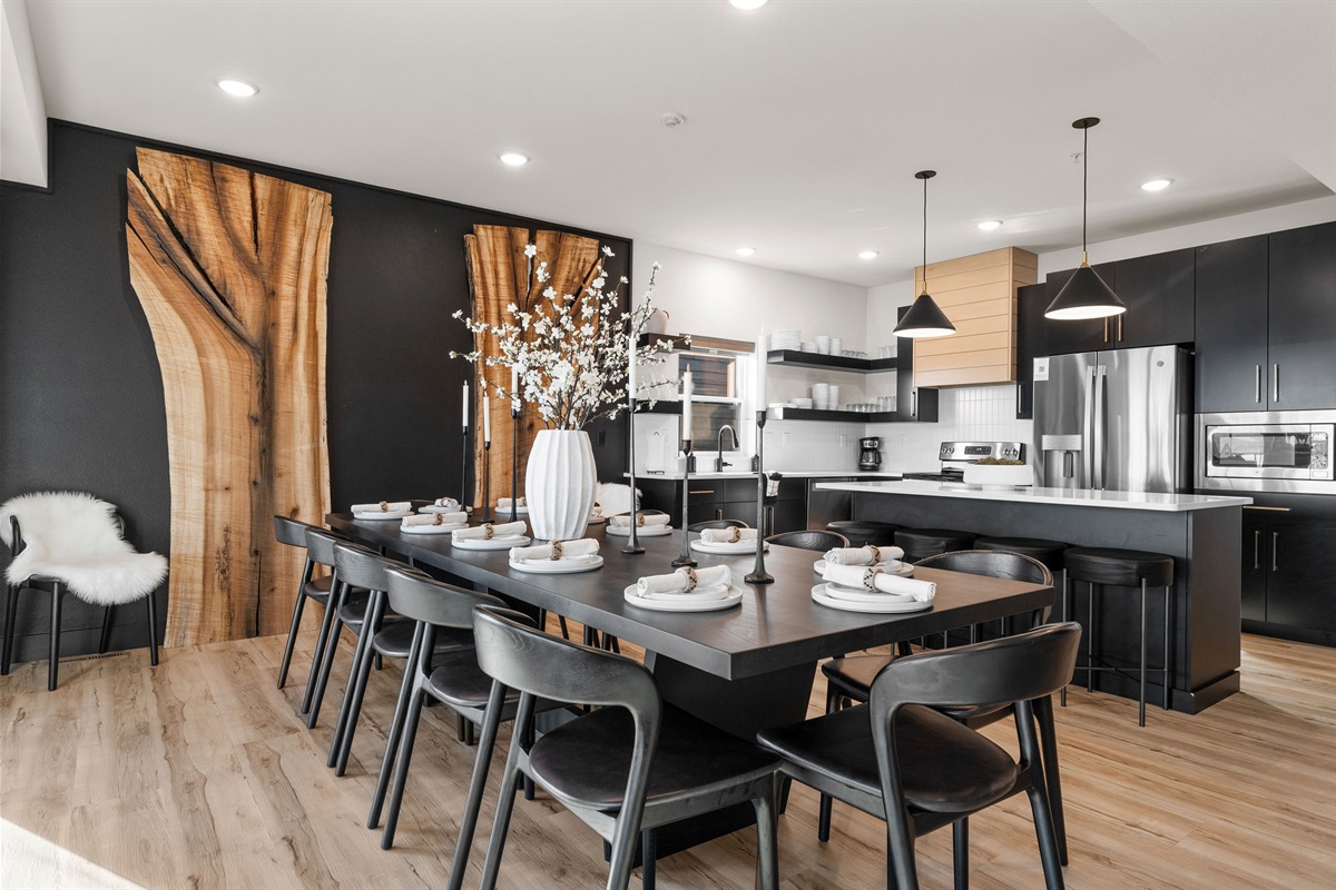 Seating for 12 around the dinner table!