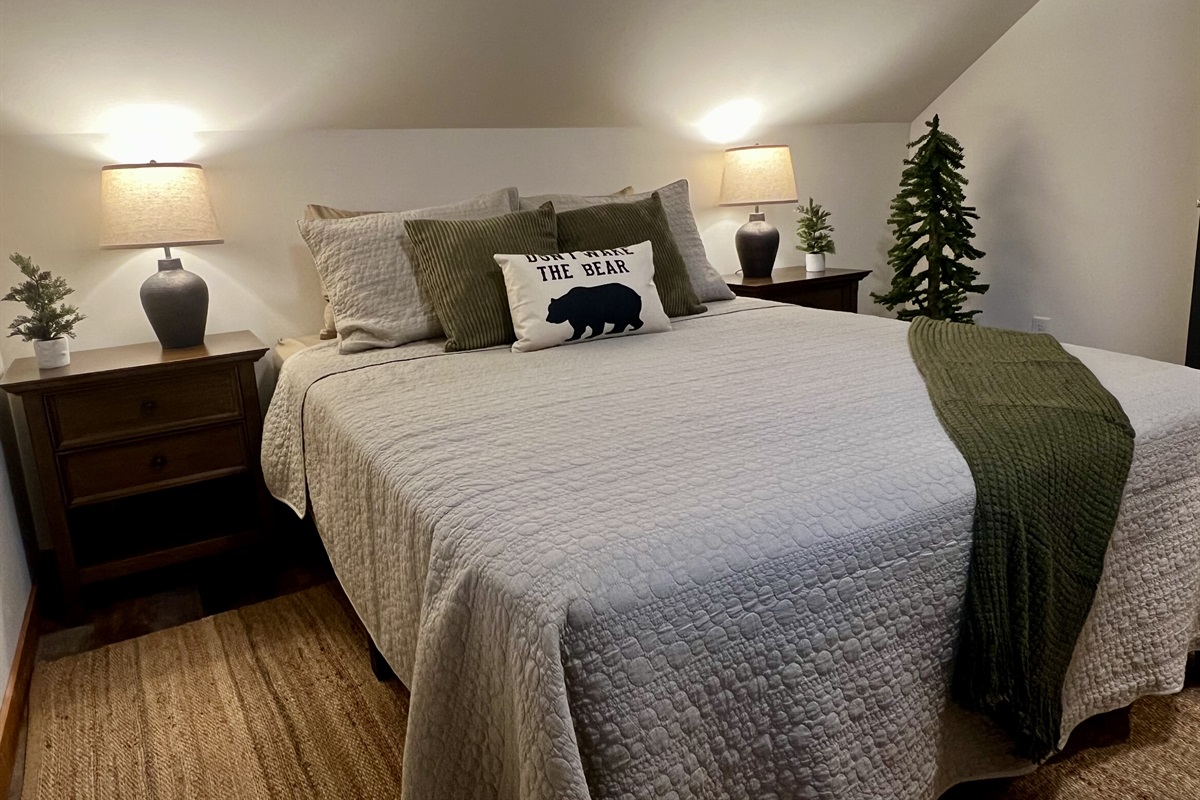 The "Bear" room with queen bed and Samsung Smart TV