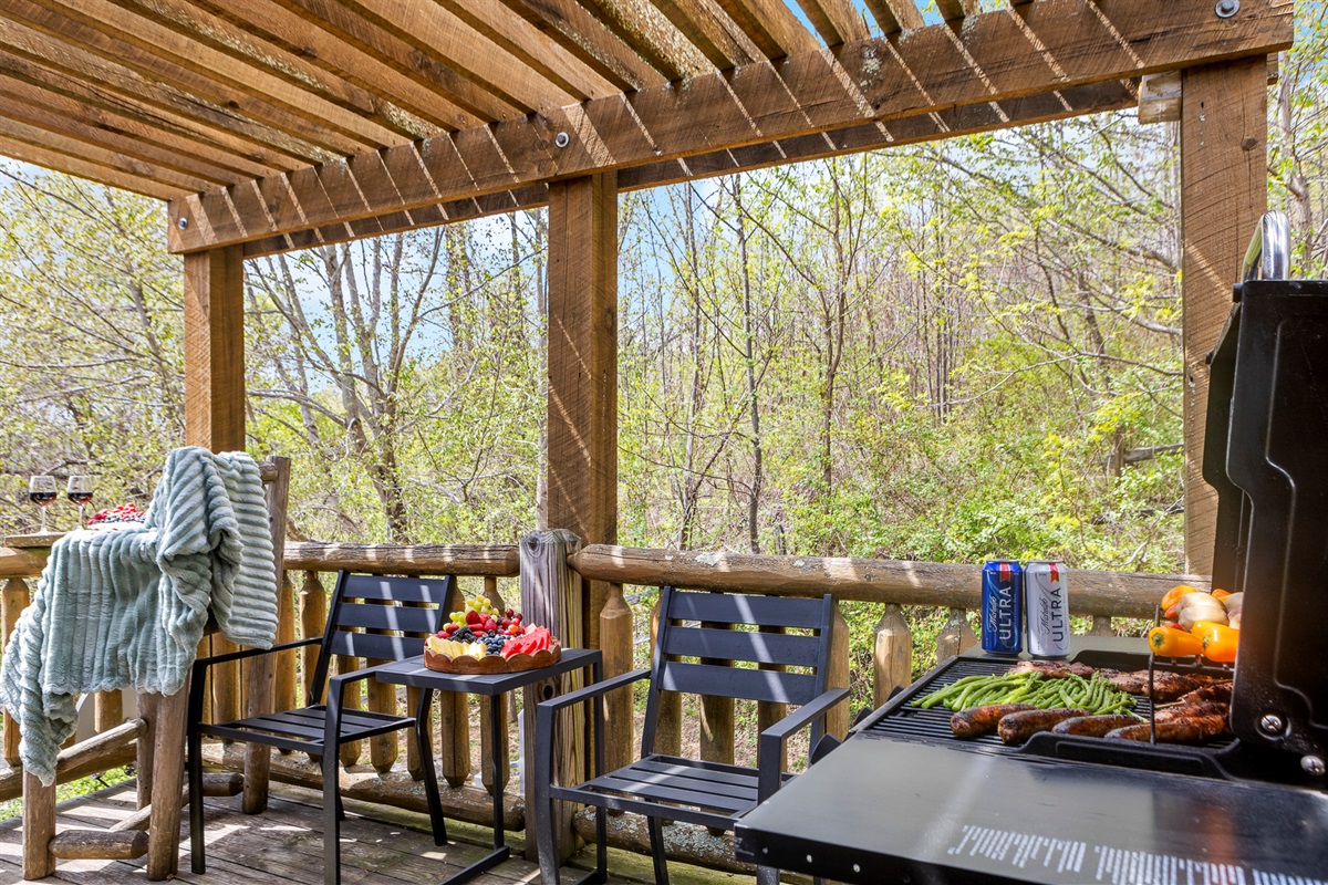 Outdoor Patio: Savor mountain views while grilling and enjoying fresh fruit on the relaxing patio!

