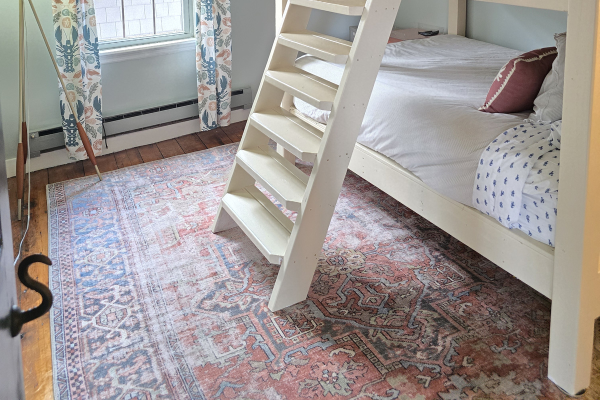 Bunk room with AC, 2 queen beds