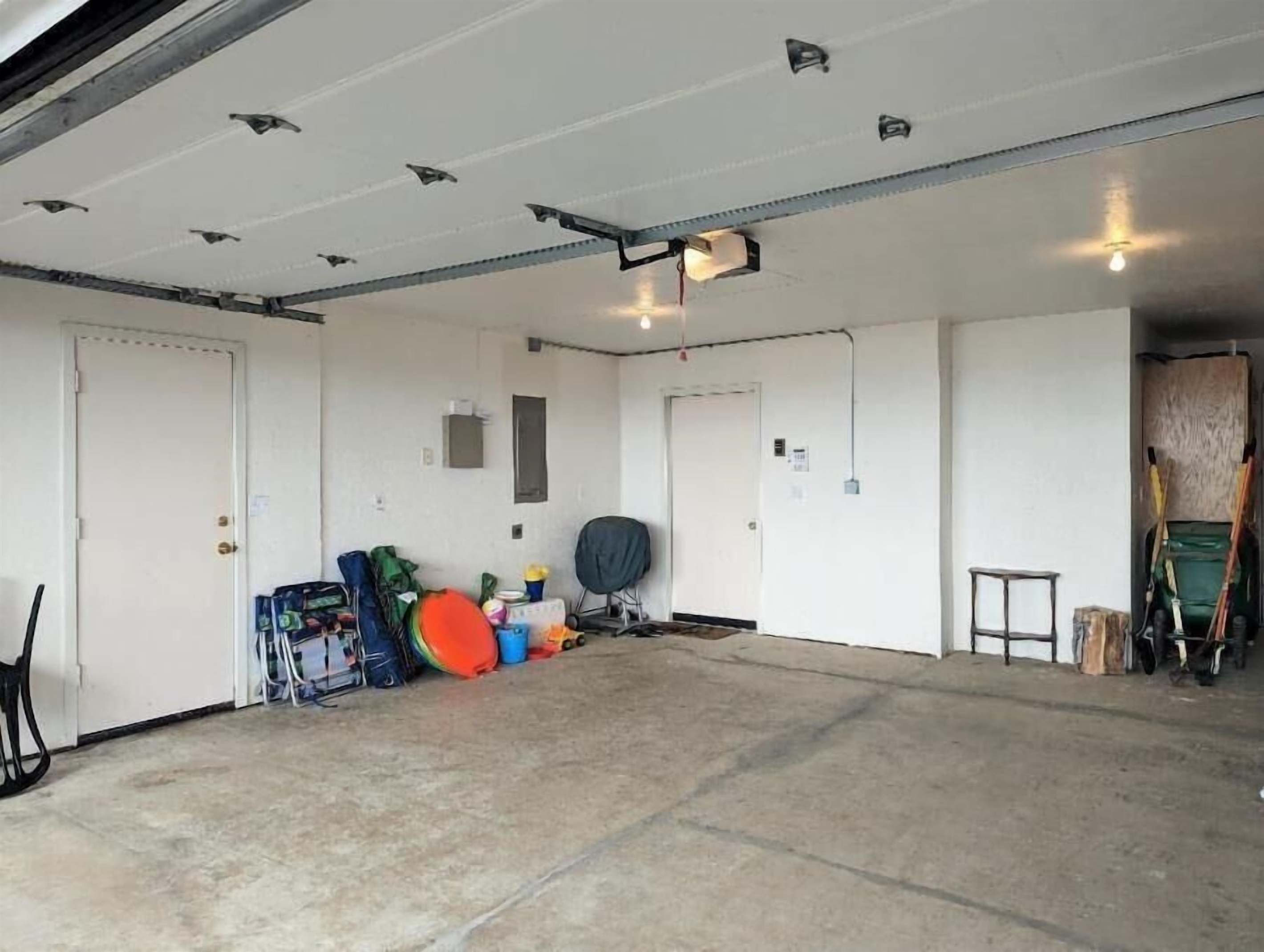 garage with ping pong table