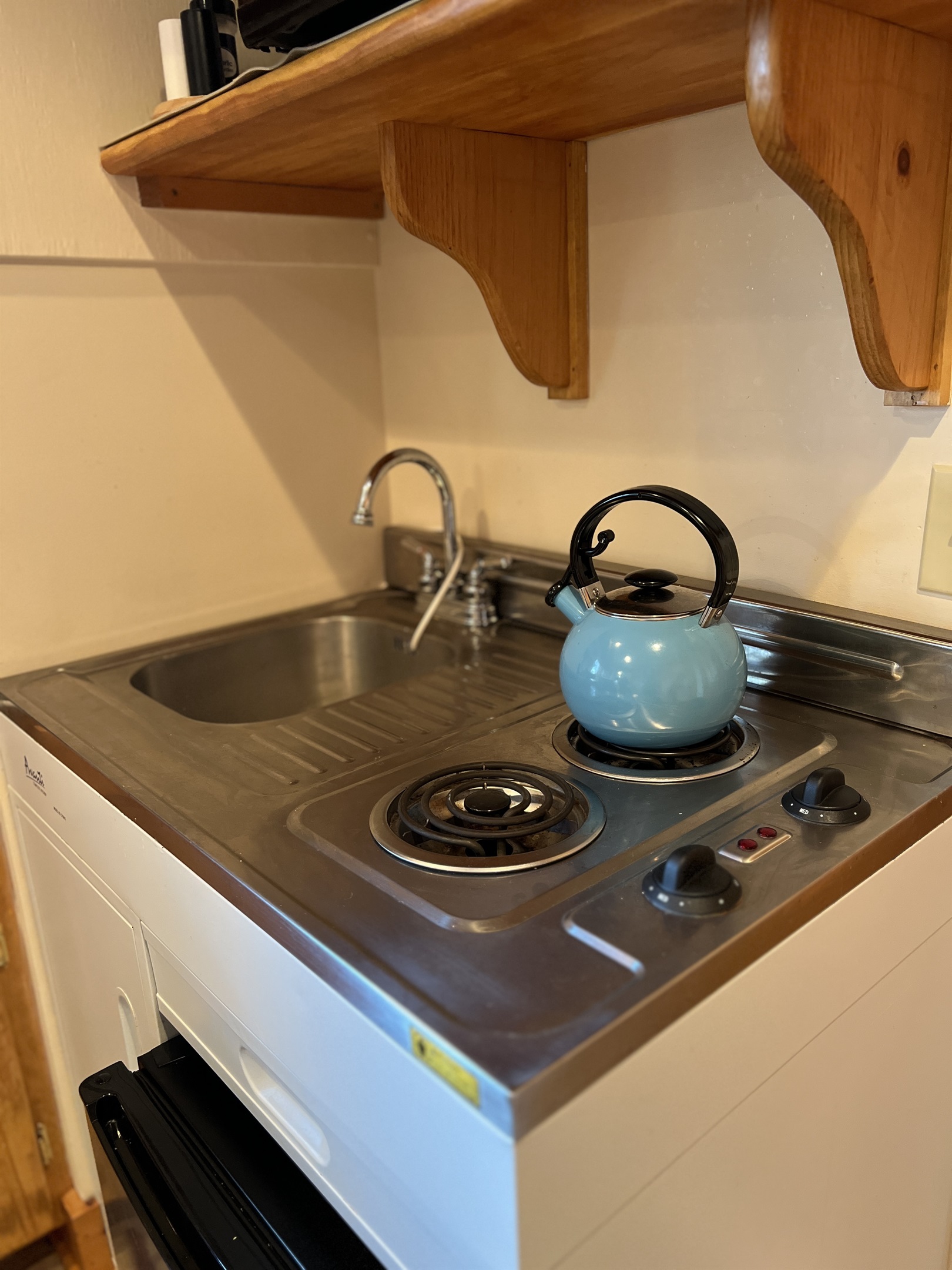 2 burner electric stove top and sink