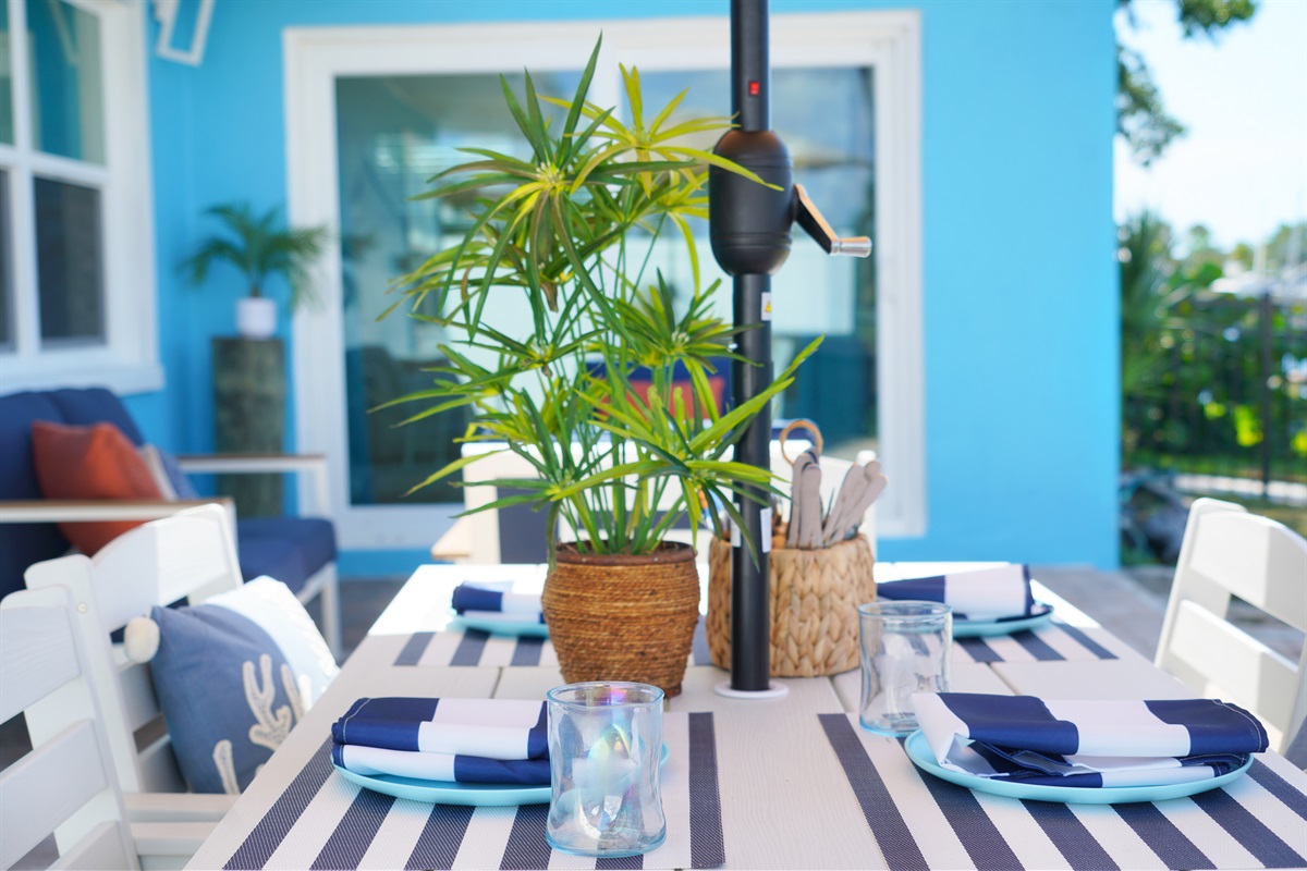 Dine oceanside with plenty of outdoor seating.