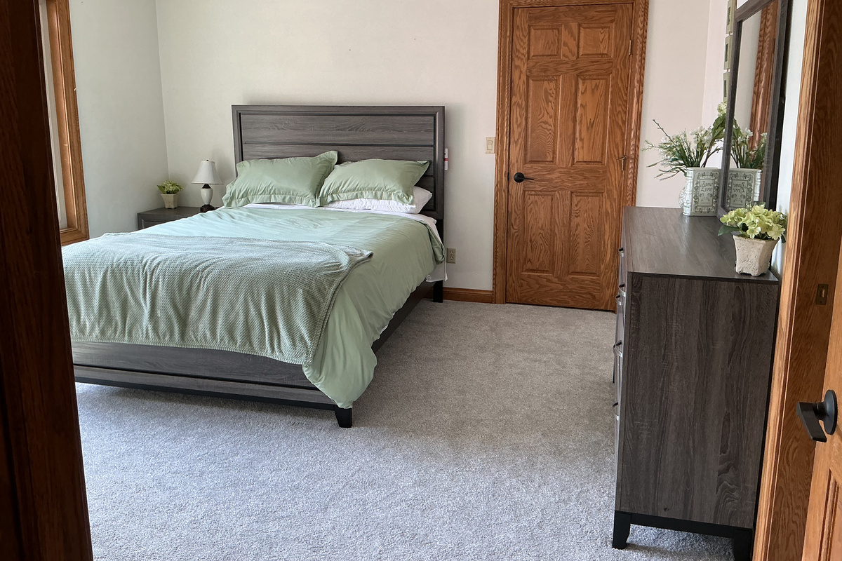 3rd bedroom - 1 queen bed with attached full bathroom