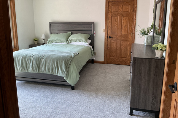 3rd bedroom - 1 queen bed with attached full bathroom