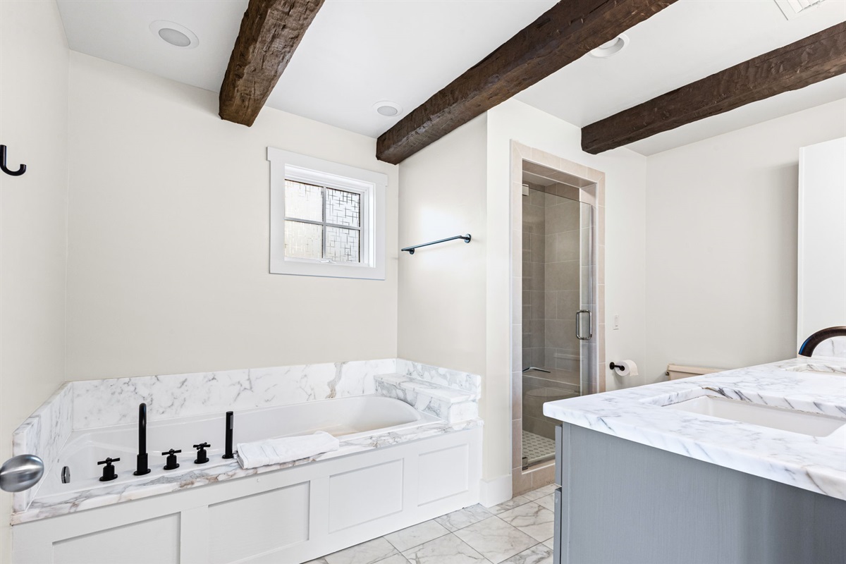 Ensuite Bathroom 1