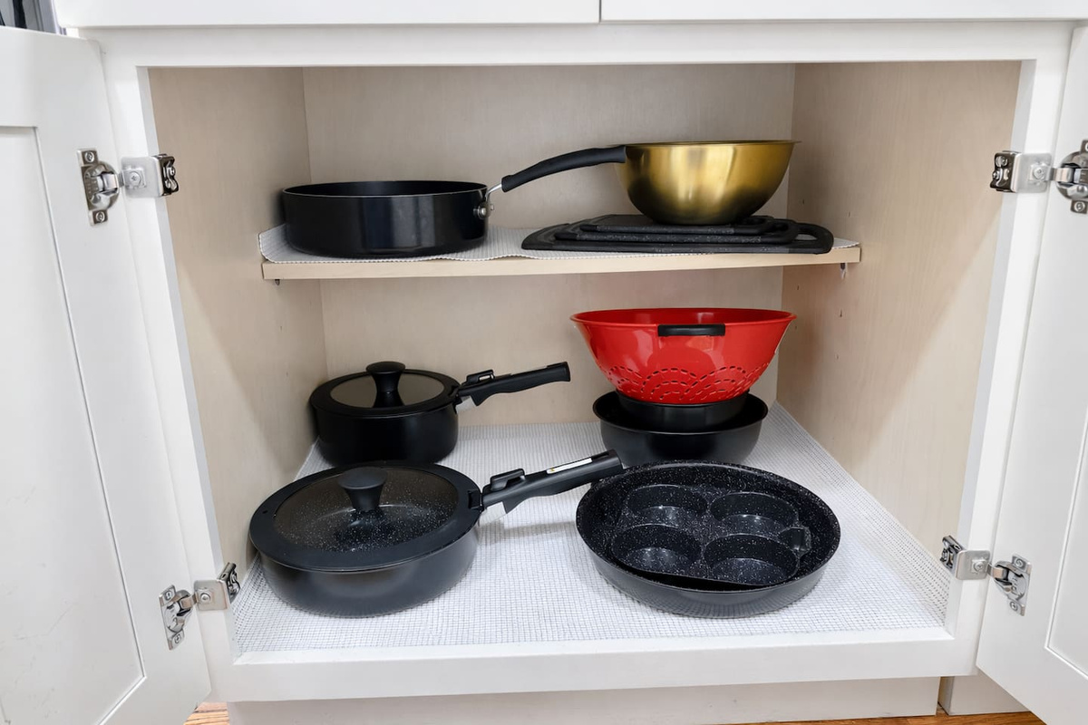 Pots available for cooking, mixing bowls of different sizes, there are also a full set of baking pans under a different cabinet.
