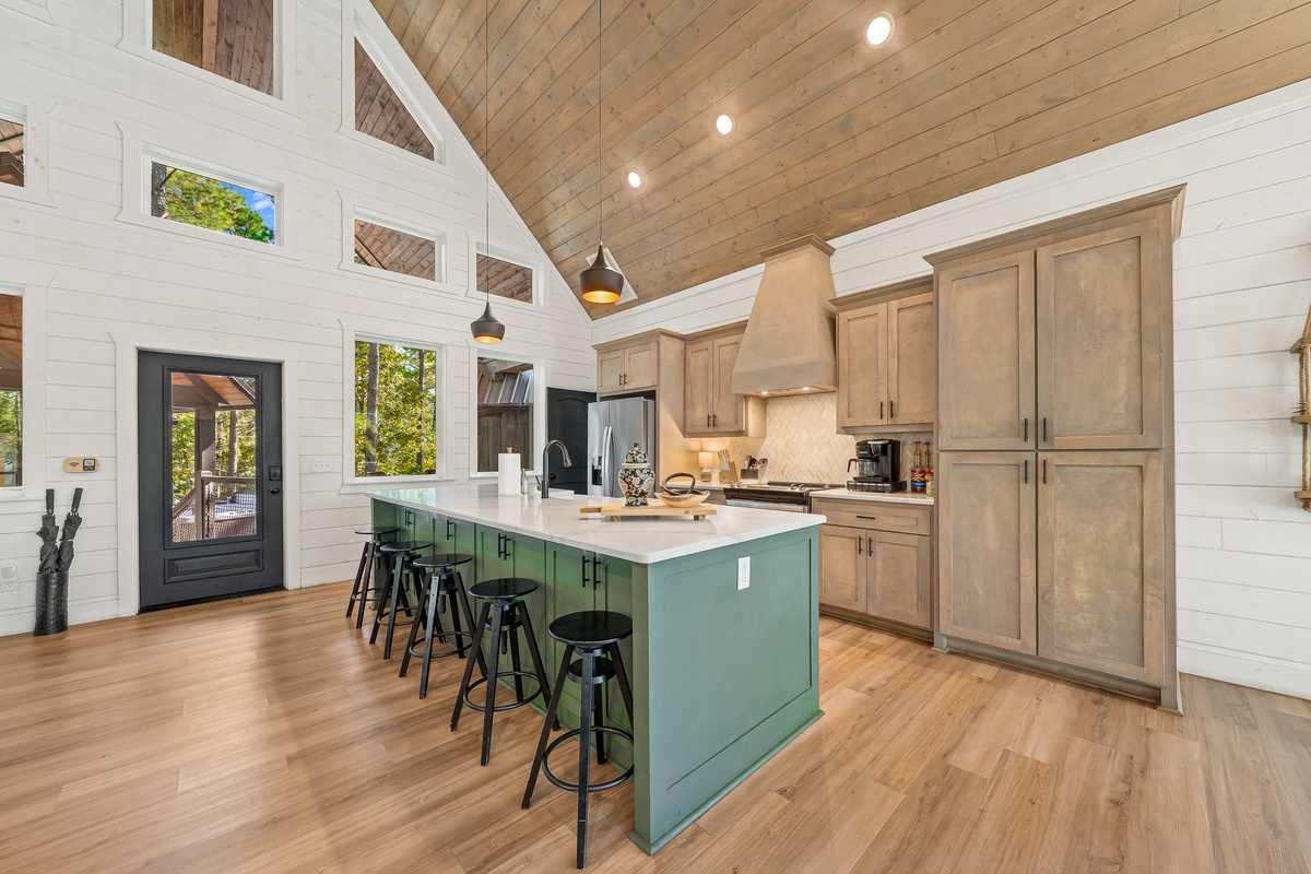 A fully equipped kitchen makes feeding the whole crew easy — whether it’s pancake breakfasts or dinner after a day at the lake.