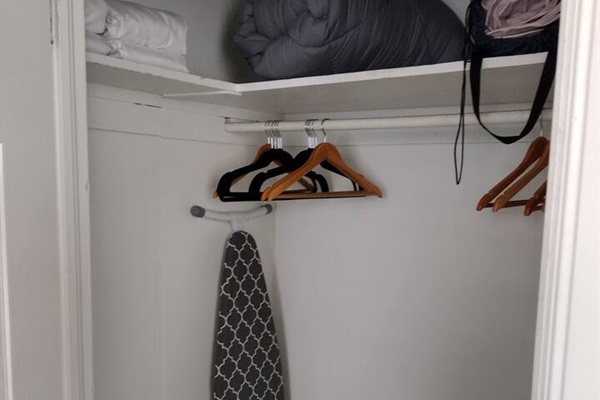 Sheets, pillows & comforter for air mattress & pull out couch!