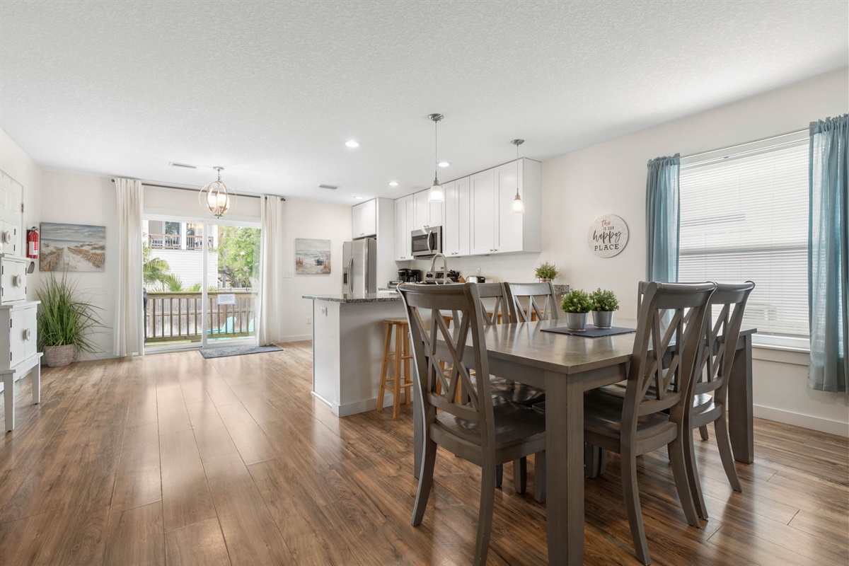 Gather for breakfast before the beach, come home for dinner after a day in the sun, and let this bright open space bring everyone together—easy meals, good conversation, and the kind of laid-back vacation moments that feel like home.