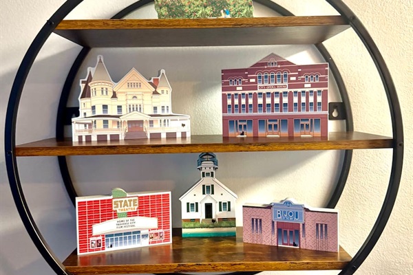 Personal touches that make Hemingway East unique! Flip blocks over to learn a little more about Traverse City and why it’s fabulous place to visit!