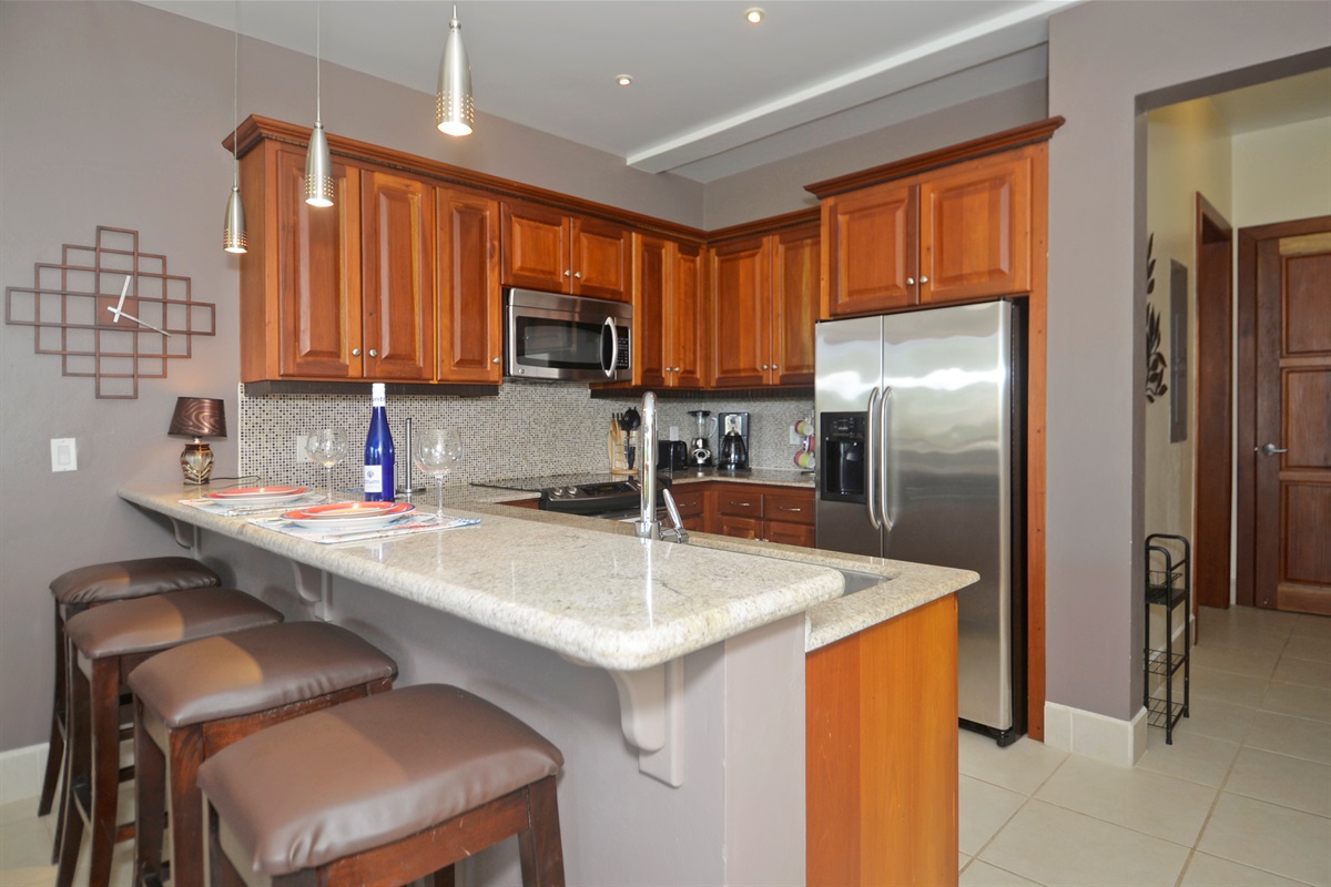 Kitchen, Barstools and Appliances