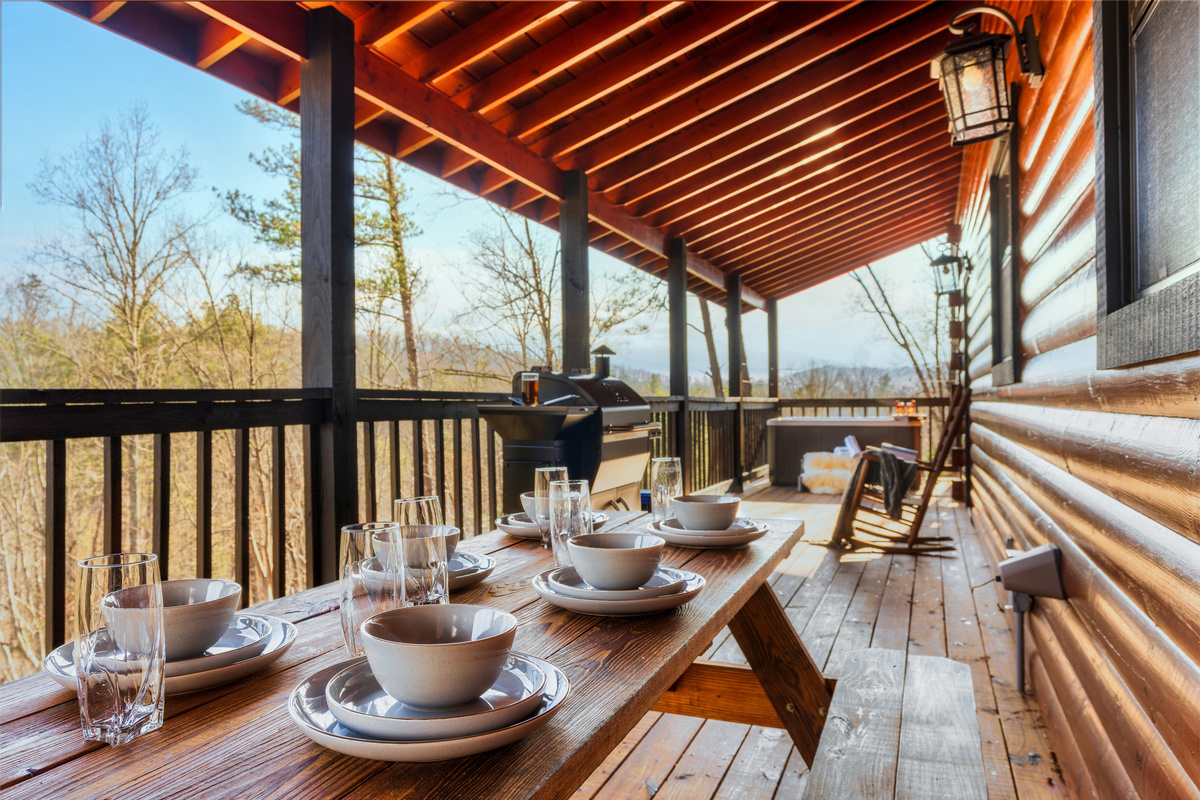 You can even enjoy your meal outdoors on the picnic table conveniently located by the grill and kitchen door.