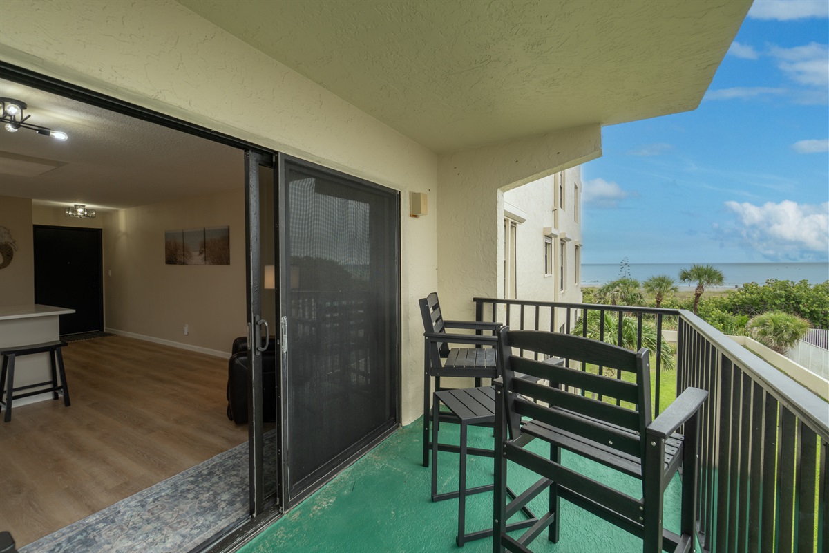 Balcony Seating for 4