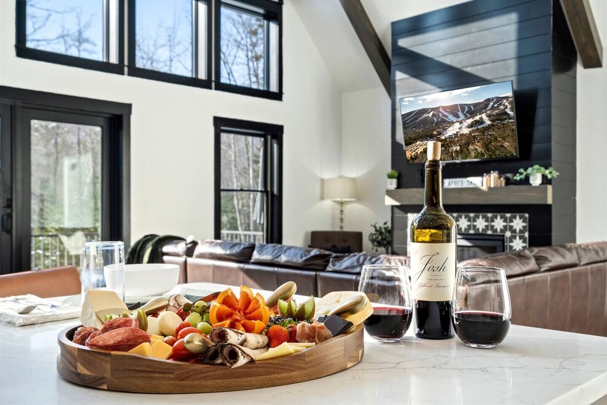 🍷 Whether you’re coming off the slopes or winding down from a mountain hike, Basecamp sets the scene with cozy vibes, sunset views, and space to snack, sip, and stay awhile.