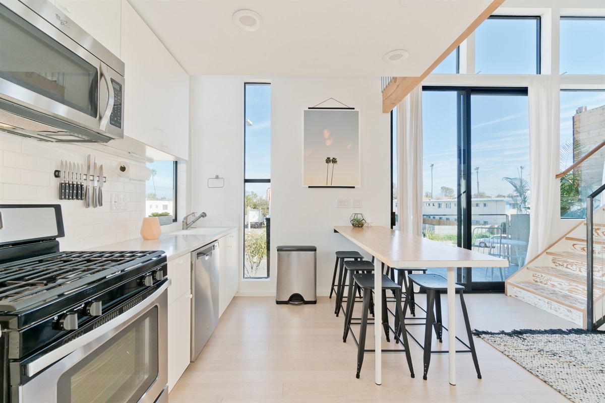 Kitchen & Dining