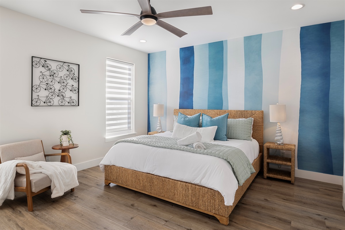 Second-Floor Master Suite – King bed, spa-style ensuite bath, and a bright, coastal retreat designed for total relaxation.