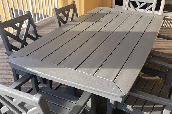 Outdoor dining on main balcony